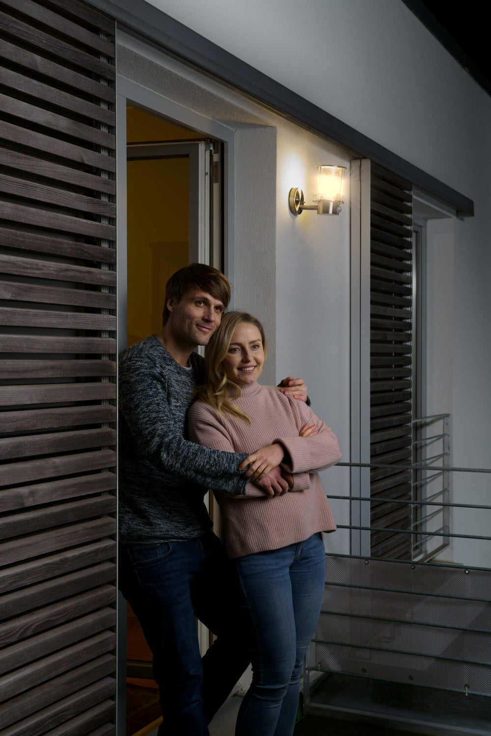 Ledvance ENDURA Classic Post Sensor Up E27 Außenwandleuchte aus Edelstahl IP44 mit Bewegungs- und Lichtsensor