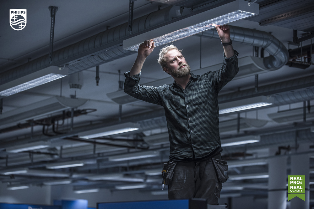 Philips CorePro LEDtube 1200mm HO T8 18W 6500K G13 Kaltweiß Tageslicht 2000 Lumen Glas Matt CE RoHS