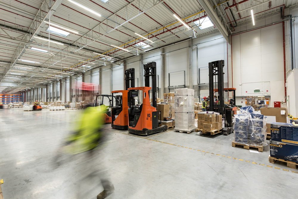 Philips CoreLine Batten BN126C LED 24.5W/59W 4000K 3500-8000 Lumen 1450mm Weiß IP20 PSU