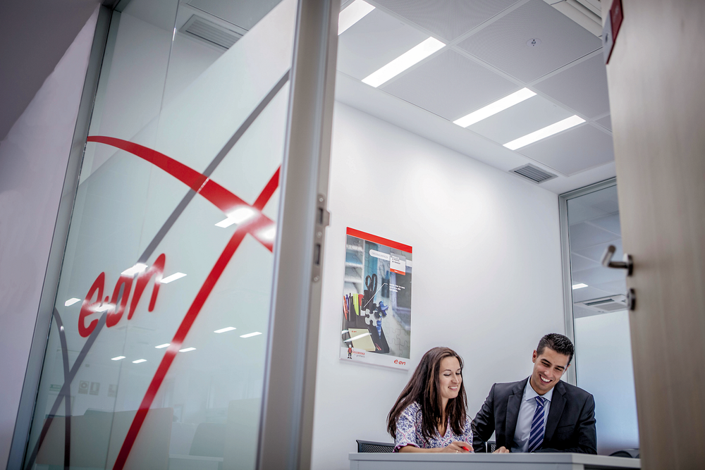 Philips CoreLine Einbau LED Panel, 31W 37W 43W, 4000K Neutralweiß, 3100-4300 Lumen, DALI dimmbar, IP20/44, 597x597mm